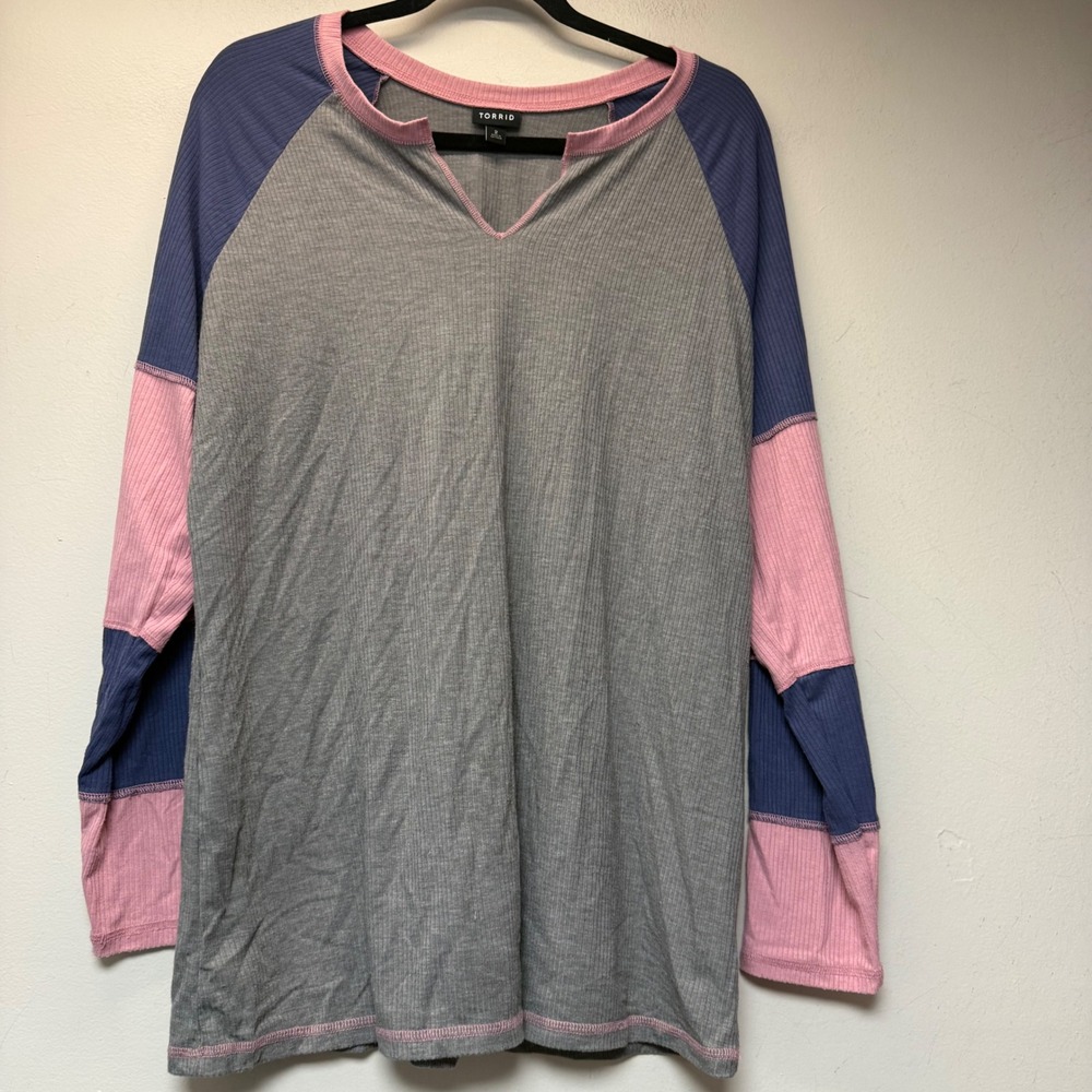 Torrid Raglan Top Womens 2 Grey Pink Navy Excellent Ribbed Colorblock Baseball